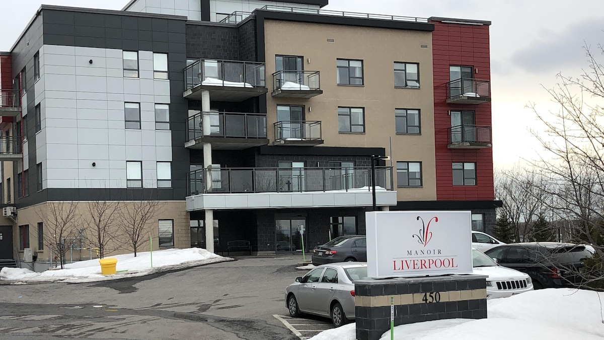 La résidence pour personnes âgées le Manoir Liverpool de Lévis, vue de l'extérieur en mars 2020.