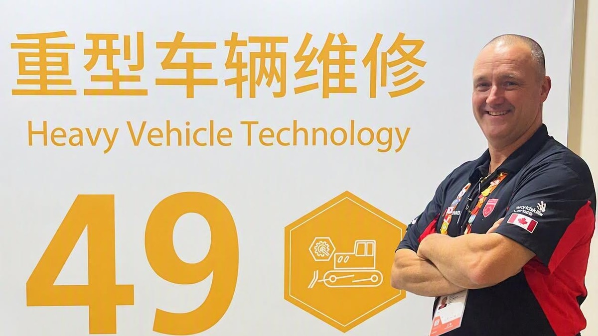 Compétition de machinerie lourde : un enseignant de l’Abitibi agit comme expert en Chine
