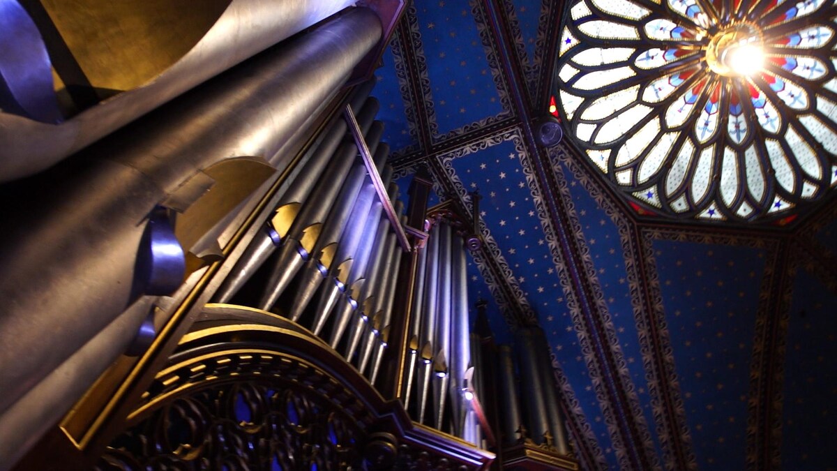 Vue partielle de l'orgue de la Basilique Notre-Dame à Montréal.