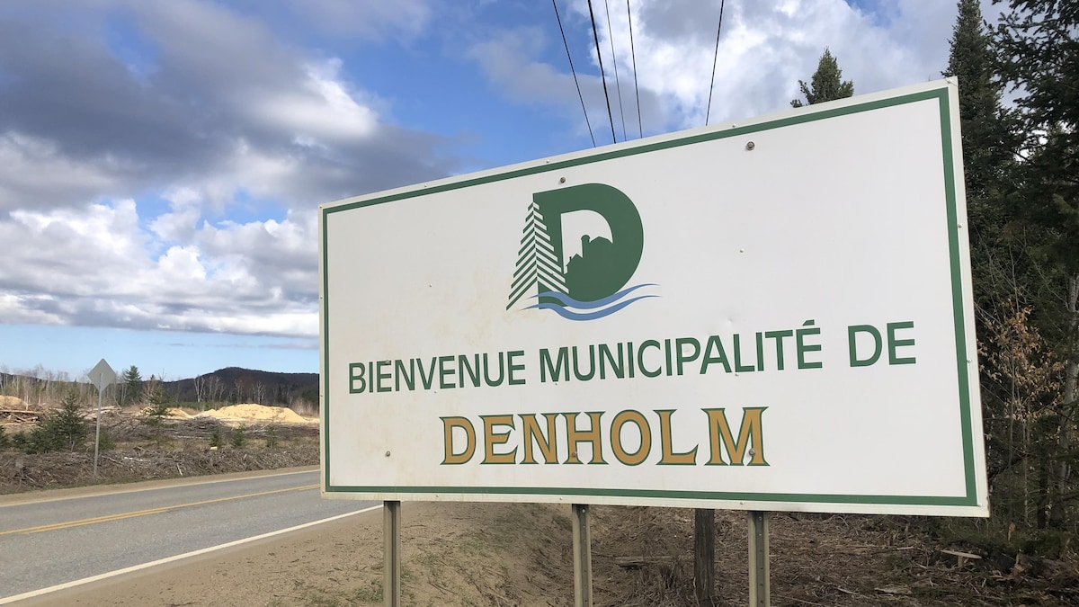 Le panneau de la municipalité de Denholm.