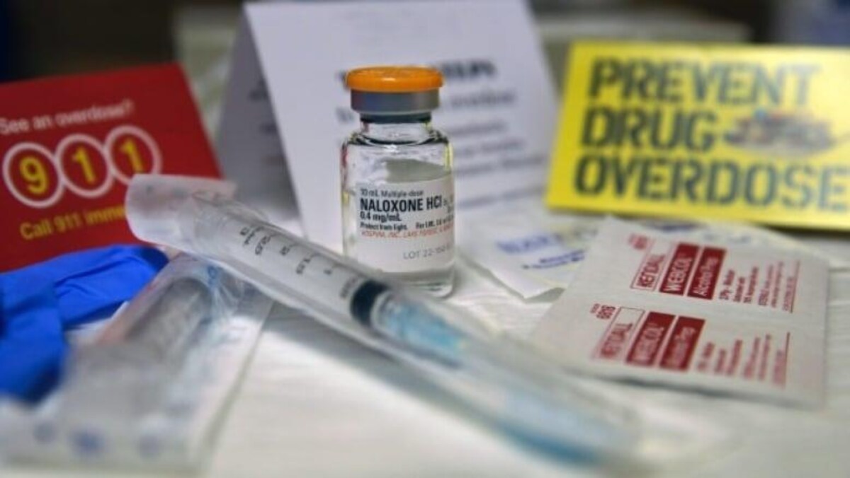 Flacon de naloxone et seringue. 