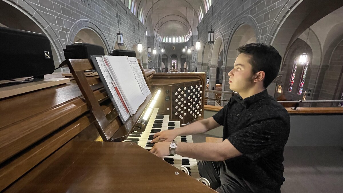 L'organiste Elie LeBlanc à la Cathédrale de Moncton 