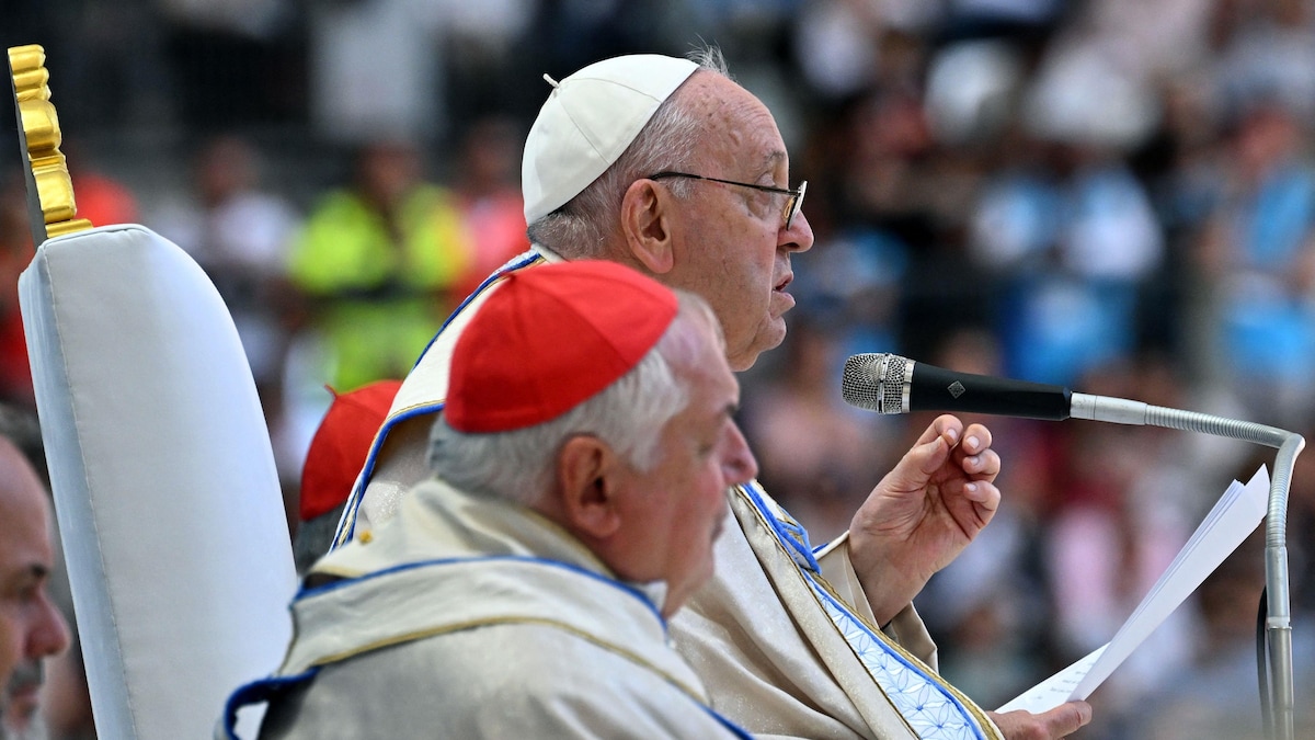 Le pape François célèbre une messe au stade Vélodrome de Marseille le 23 septembre 2023.