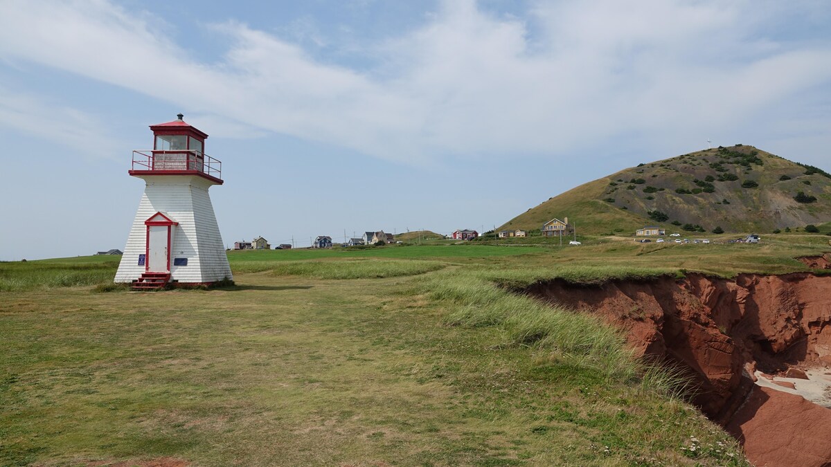 Les Madelinots en mission pour acheter un phare emblématique | Le ...
