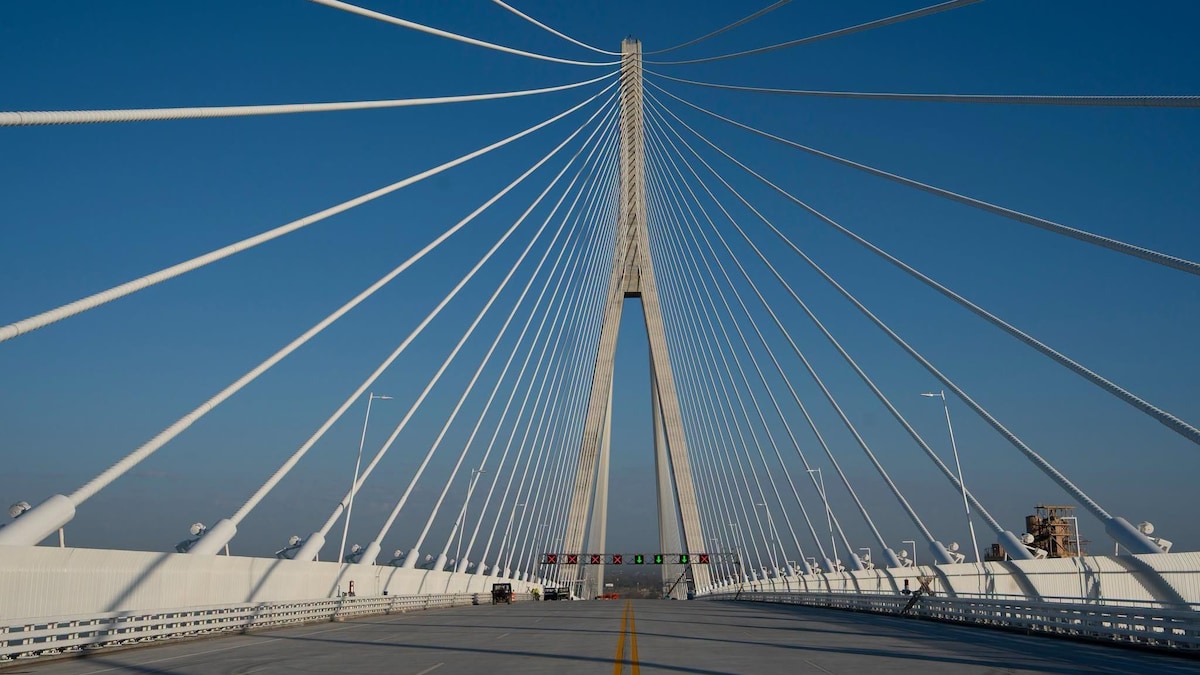 Pont international Gordie-Howe : un camionneur se frotte les mains