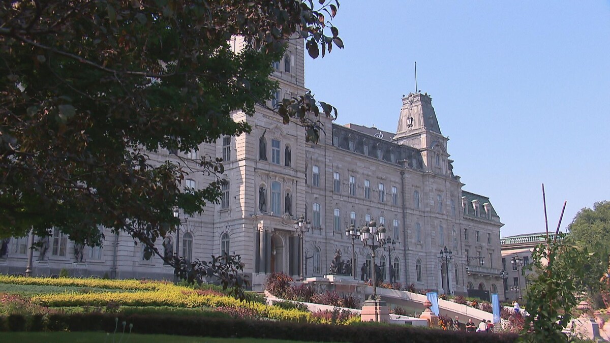 Extérieur de l'Assemblée nationale.