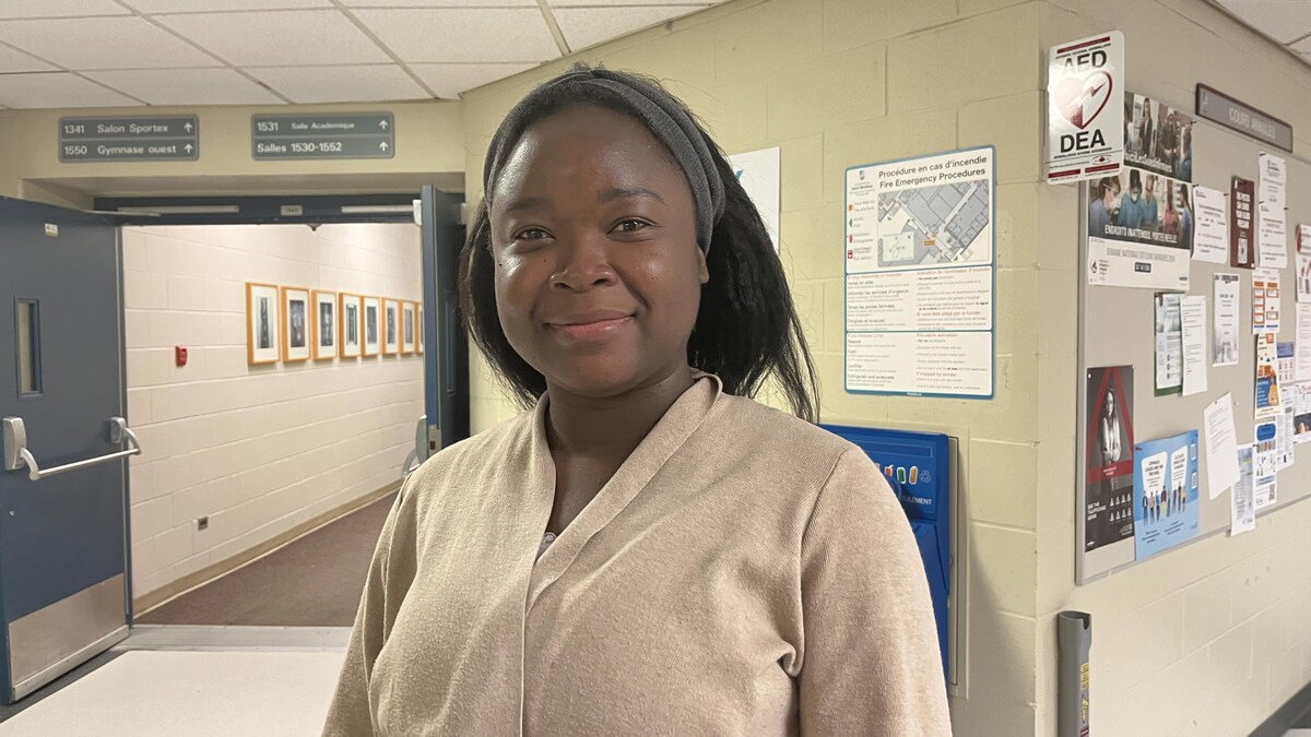 Raissa Bado à la suite d’un événement de consultation publique sur la francophonie au Manitoba à l’Université de Saint-Boniface, le 20 octobre 2025. 