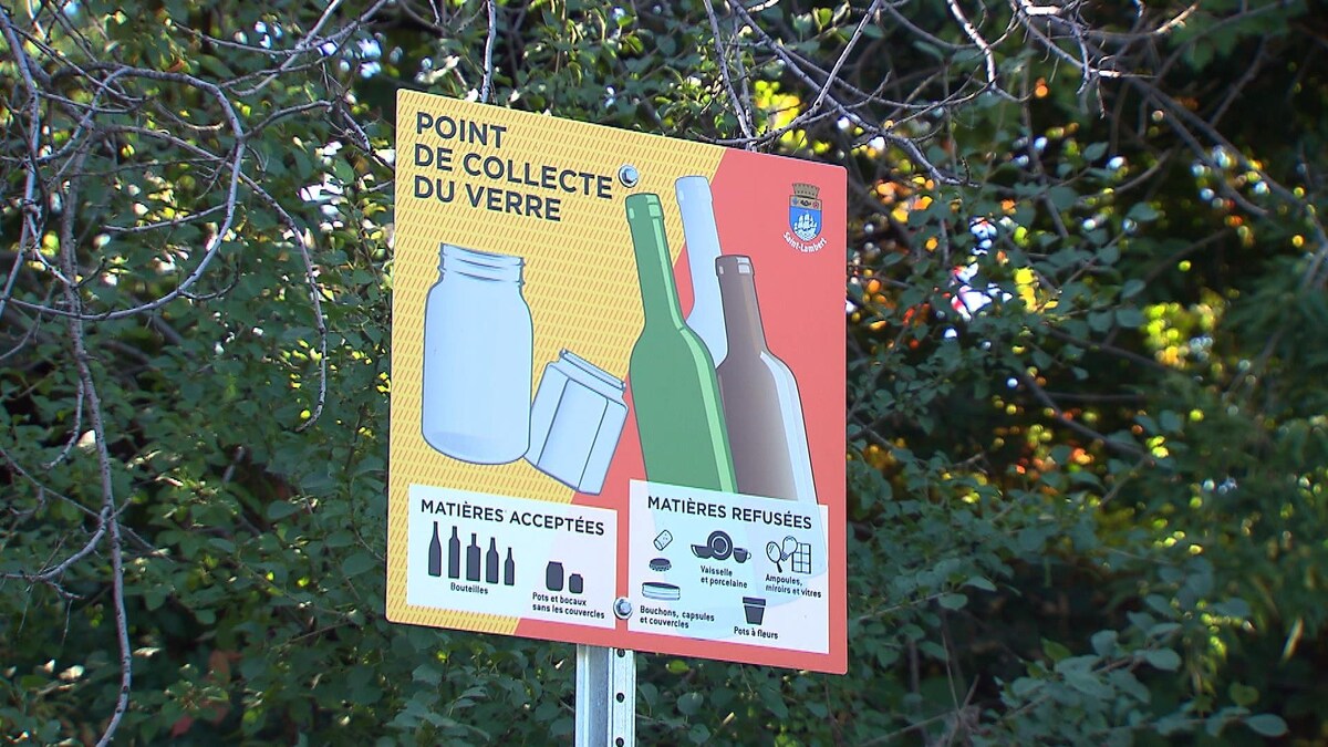 Une affiche d'un point de collecte du verre