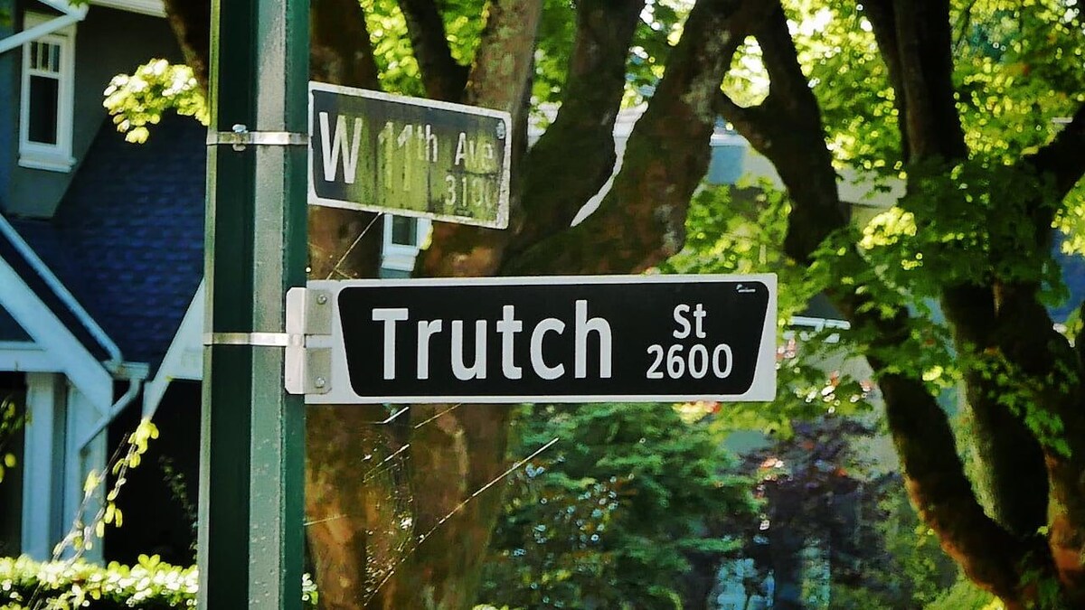 Un panneau indiquant la rue Trutch, à Vancouver.
