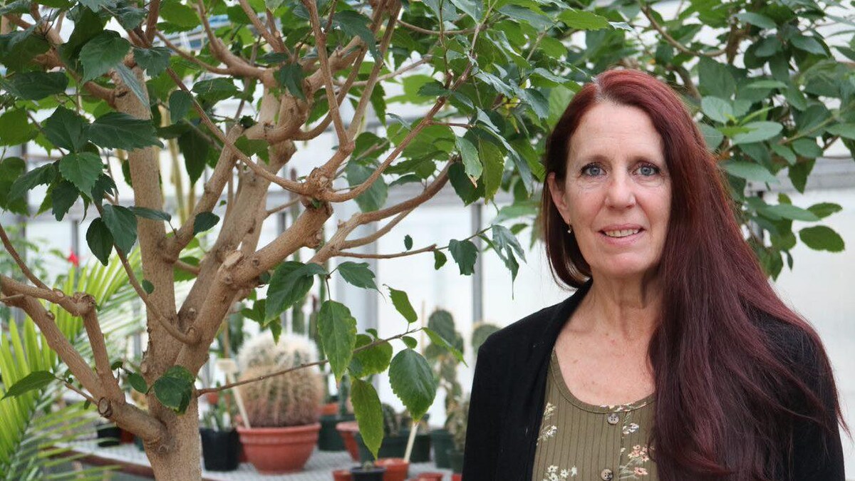 Sandra Veillette dans une serre de l'École d'agriculture de Nicolet, où elle a étudié.