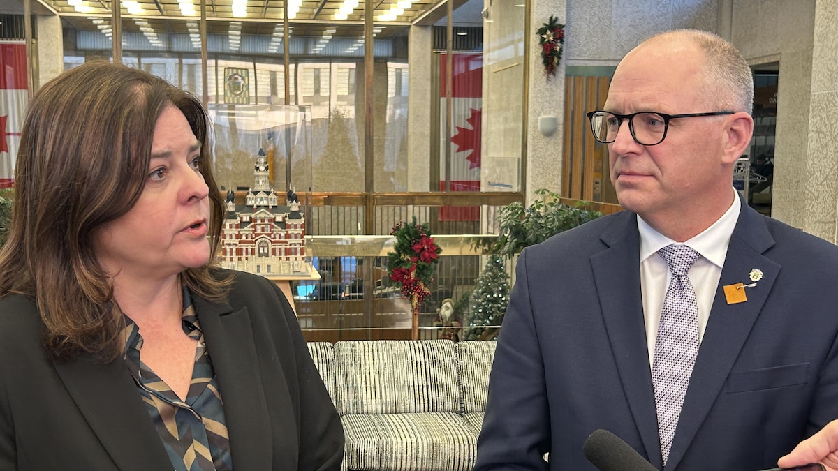 Heather Stefanson et Scott Gillingham à l'hôtel de ville de Winnipeg, le 8 décembre 2022