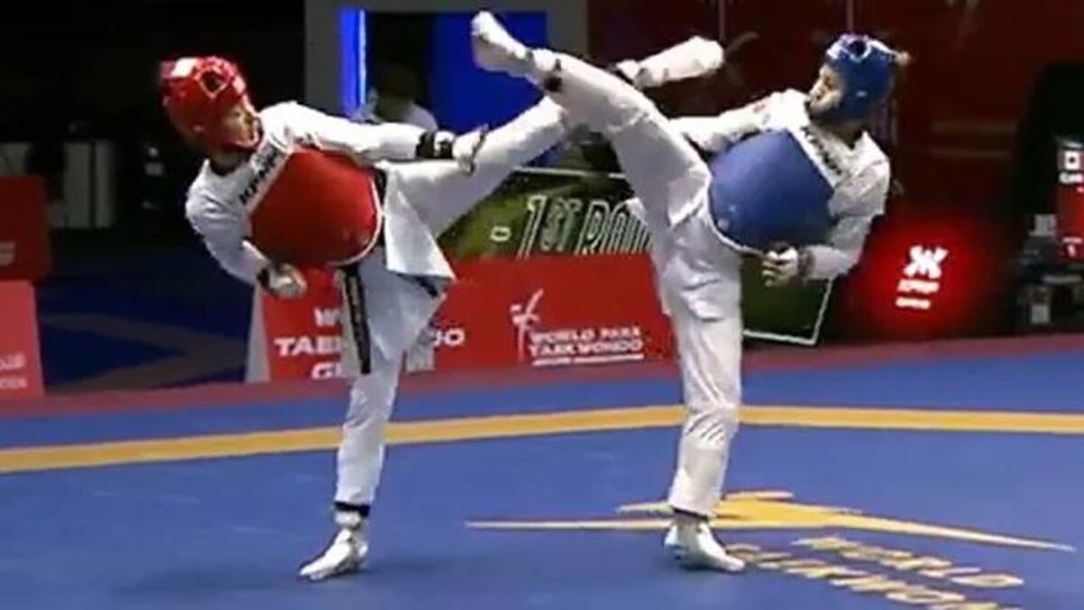Deux femmes dans un affrontement au taekwondo