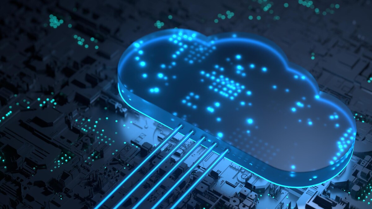 Un serveur et un nuage électronique.