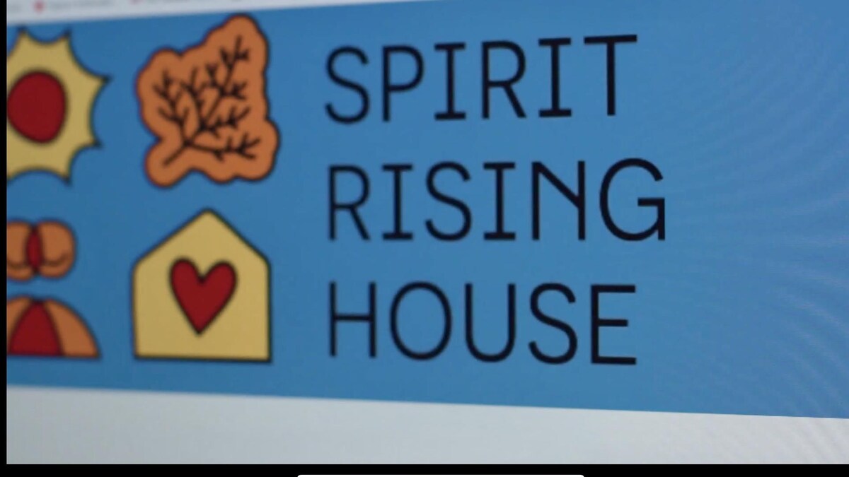Le logo de Spirit Rising House.