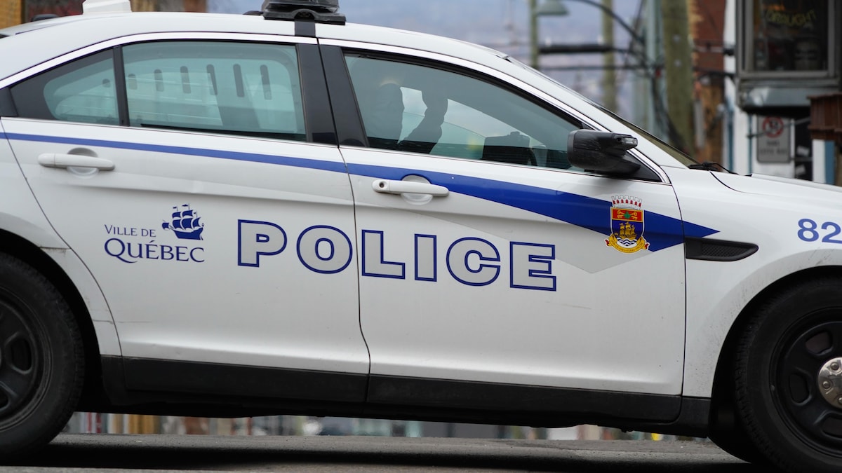 Une autopatrouille du Service de police de la Ville de Québec circule dans les rues de la Haute-Ville.