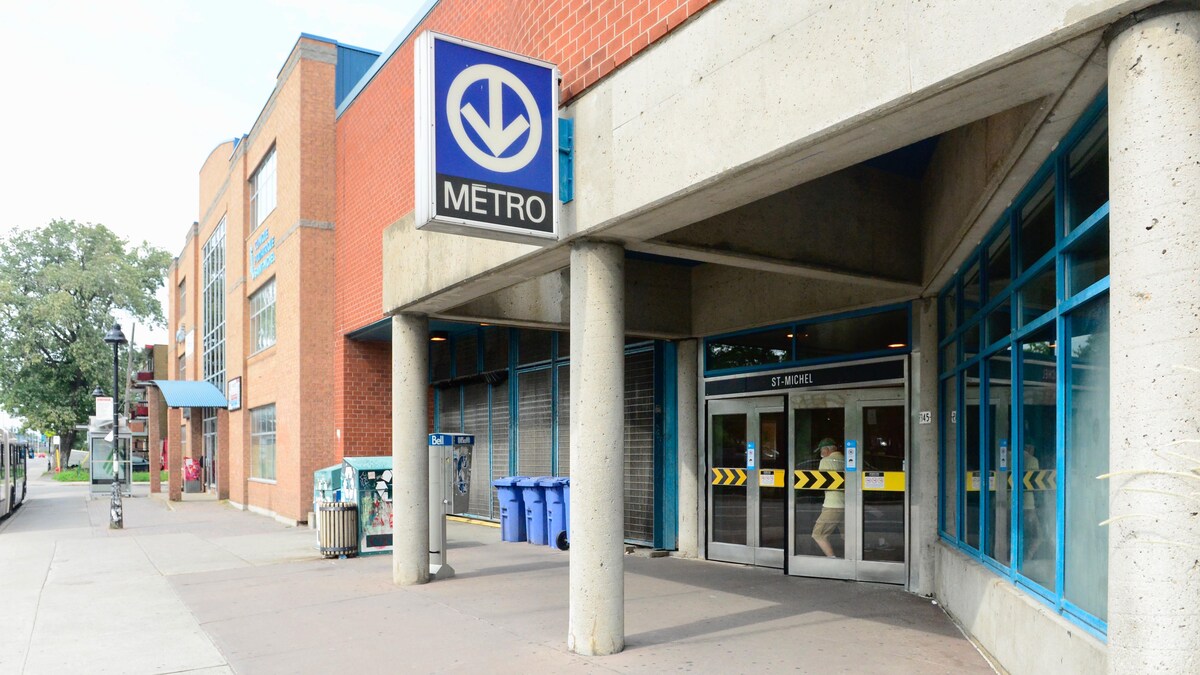 L'une des entrées de la station de métro Saint-Michel.