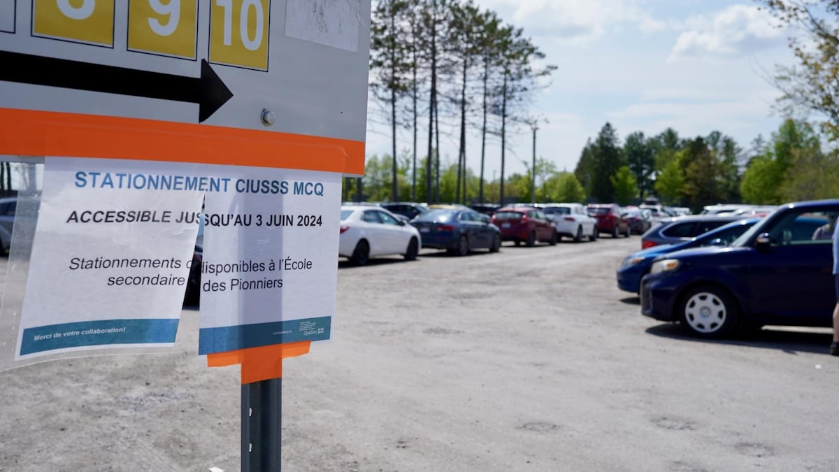 Pancarte indiquant la fermeture du stationnement au CHAUR de Trois-Rivières 