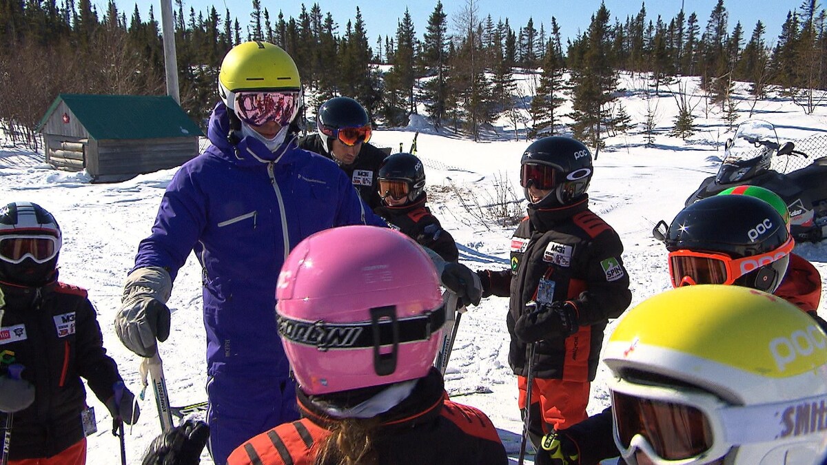 De jeunes skieurs au Mont Gallix