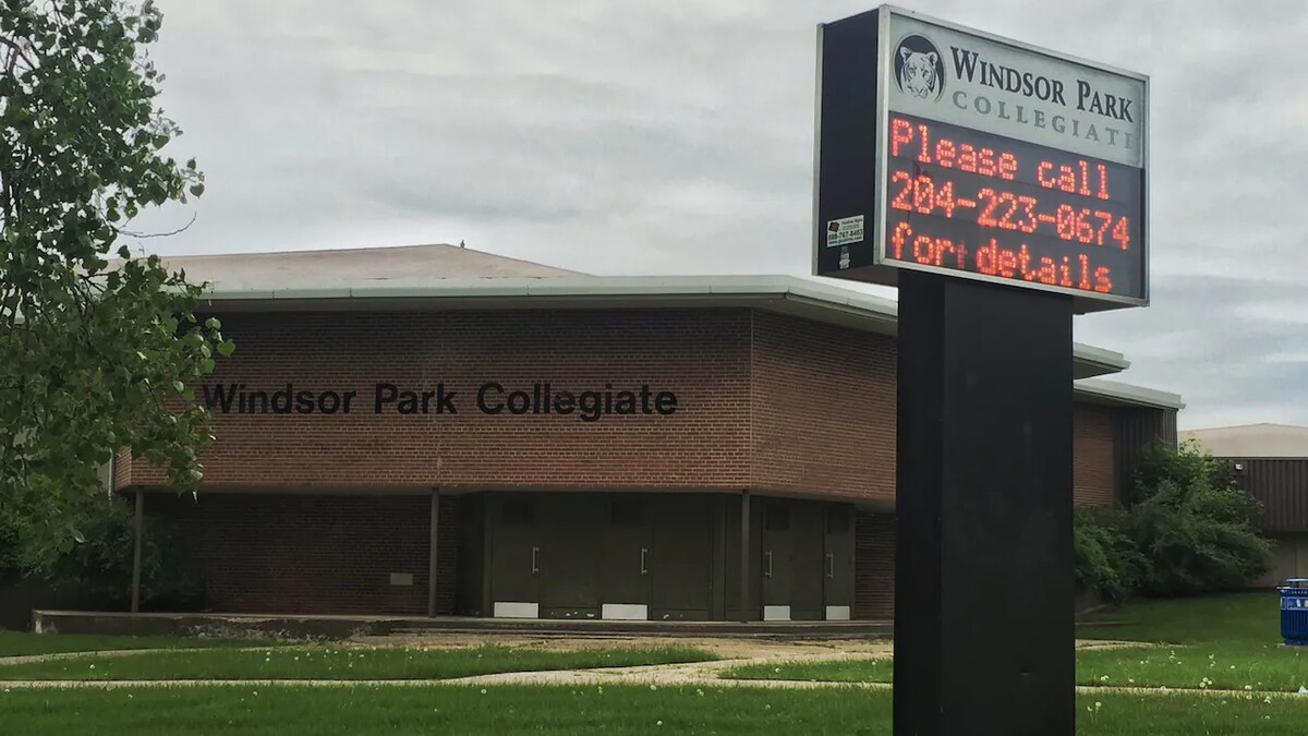 Windsor Park Collegiate vu de l'extérieur