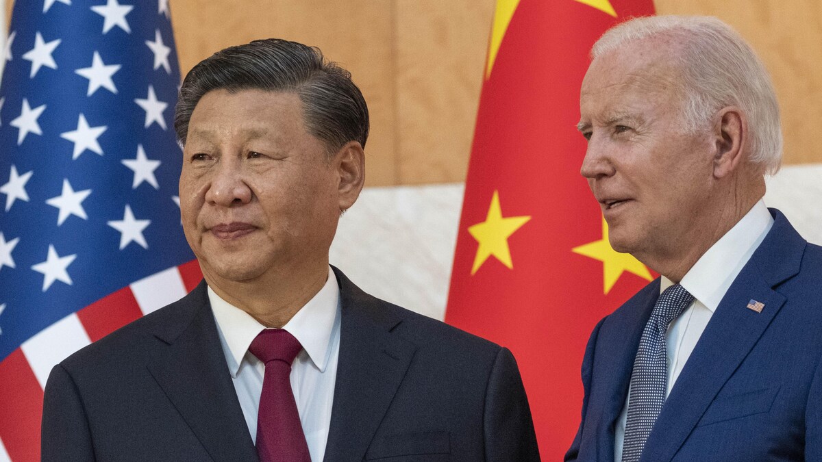 Joe Biden et Xi Jinping posent pour les journalistes.