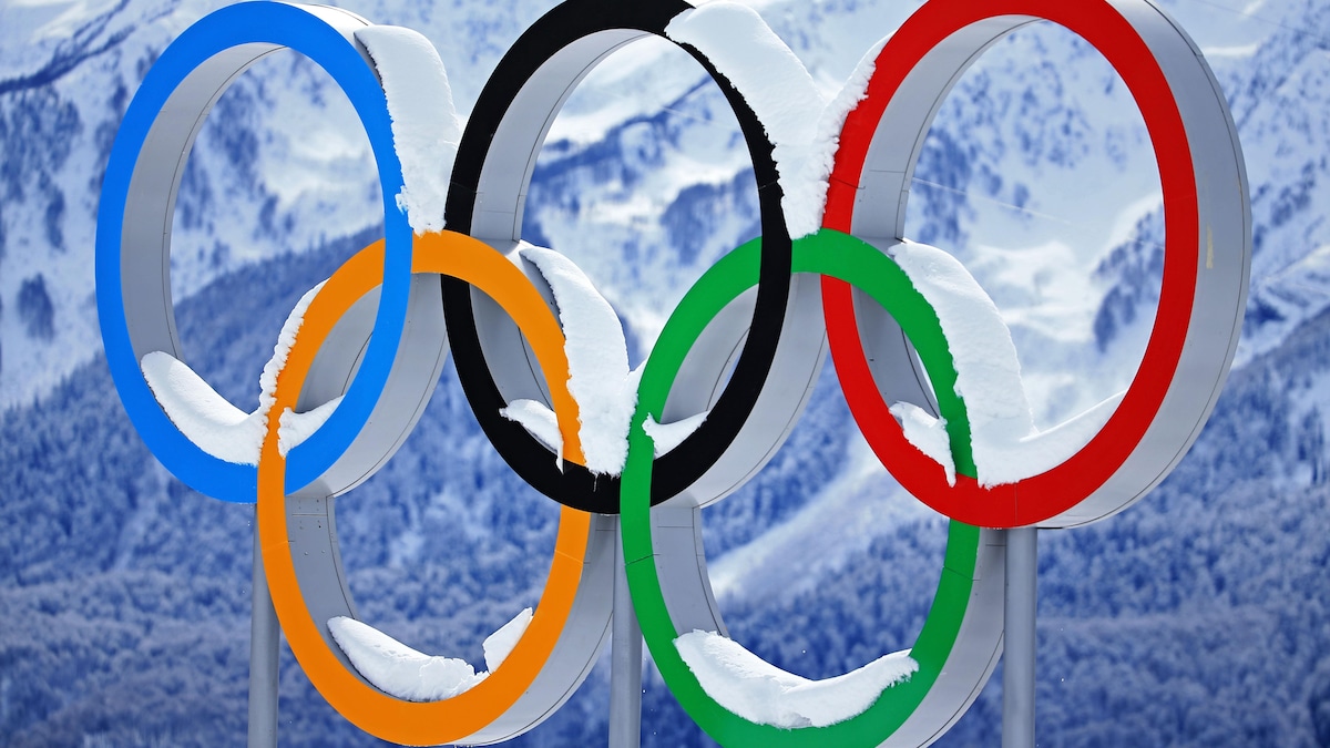 Le logo des Jeux olympiques recouvert de neige en 2014.