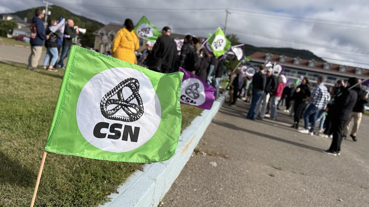 En direct de la manifestation à Carleton pour l’avenir des cégeps