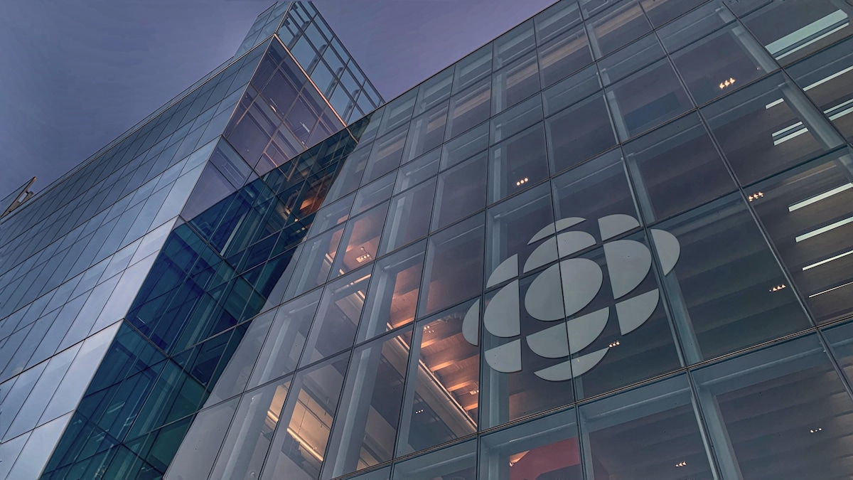 La façade de la Nouvelle Maison de Radio-Canada à Montréal. 