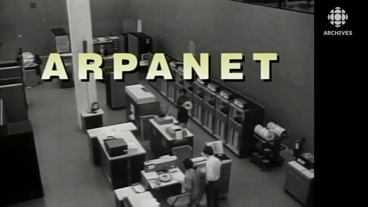 Salle d'ordinateurs du programme ARPAnet.