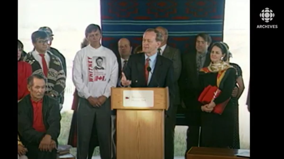 Le chef du Parti libéral du Canada lors d'une conférence de presse à Saskatoon lors de la campagne électorale de 1993