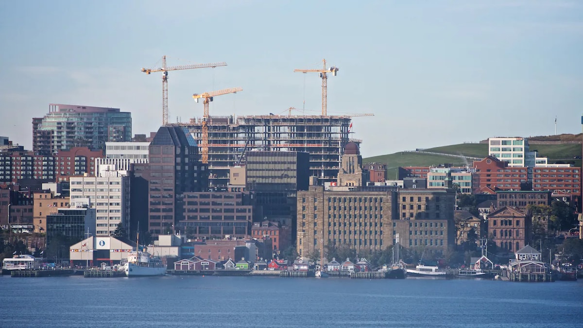 Vue entière de la ville d'Halifax. 