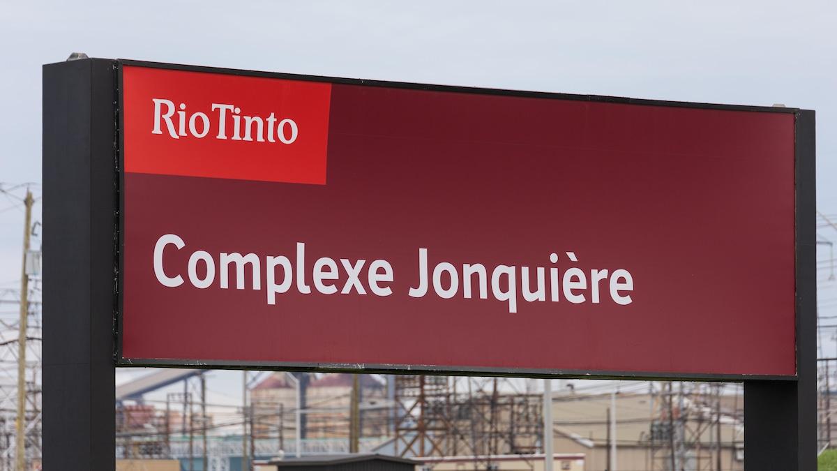 Le panneau à l'entrée de l'aluminerie Rio-Tinto à Arvida.