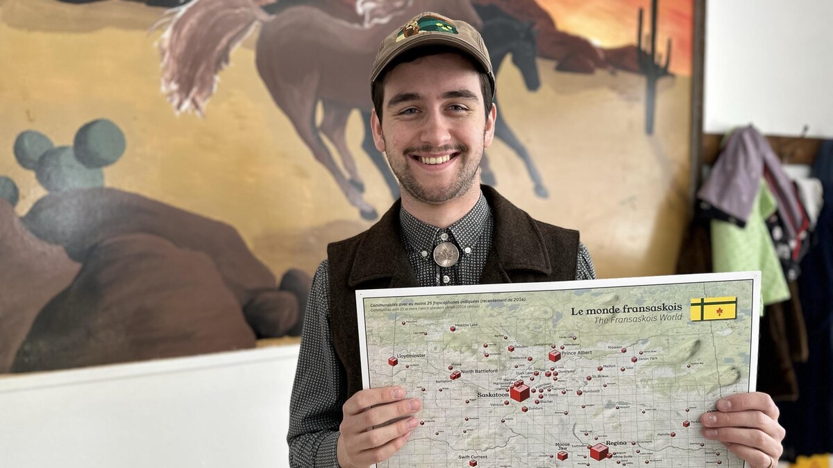 Alex Mcphee et sa carte du monde fransaskois.