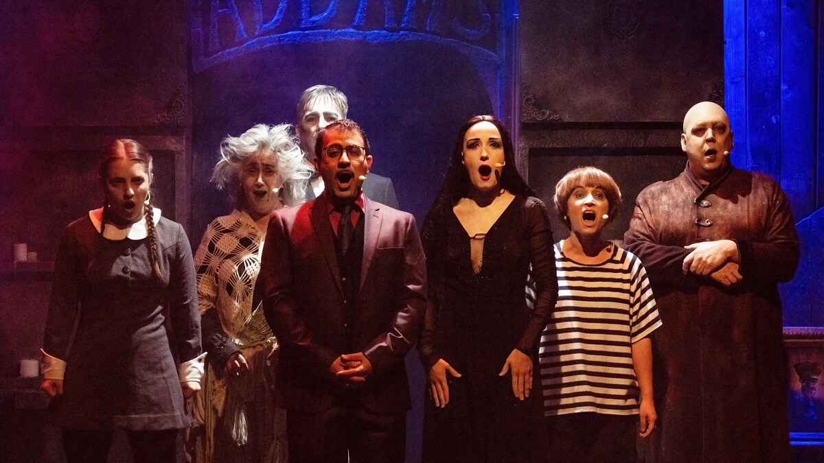 Une scène de la pièce « La famille Addams » de L’Artishow.