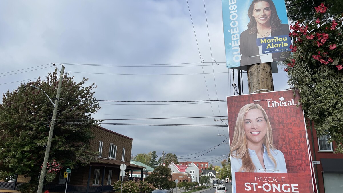 Une pancarte de la libérale Pascale St-Onge et une de la bloquiste Marilou Alarie.