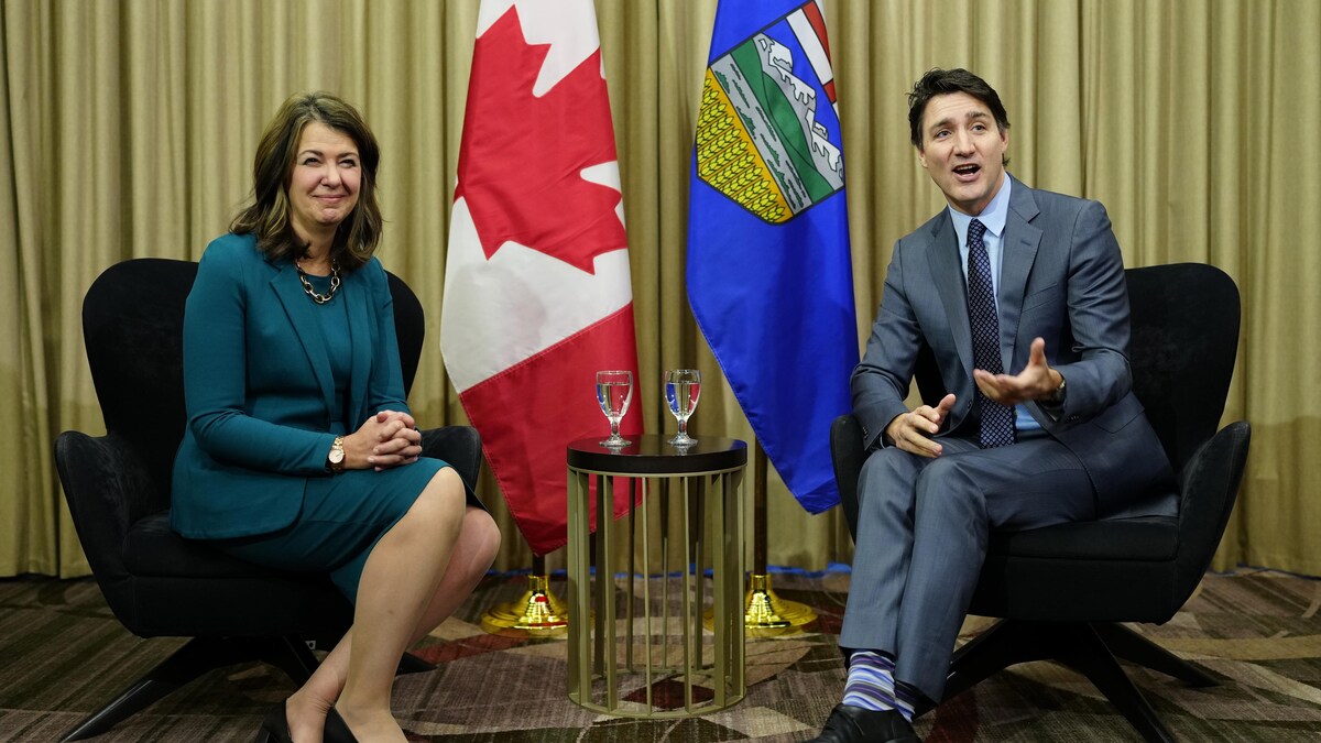 Justin Trudeau et Danielle Smith avant leur rencontre à Calgary le 13 mars 2024.