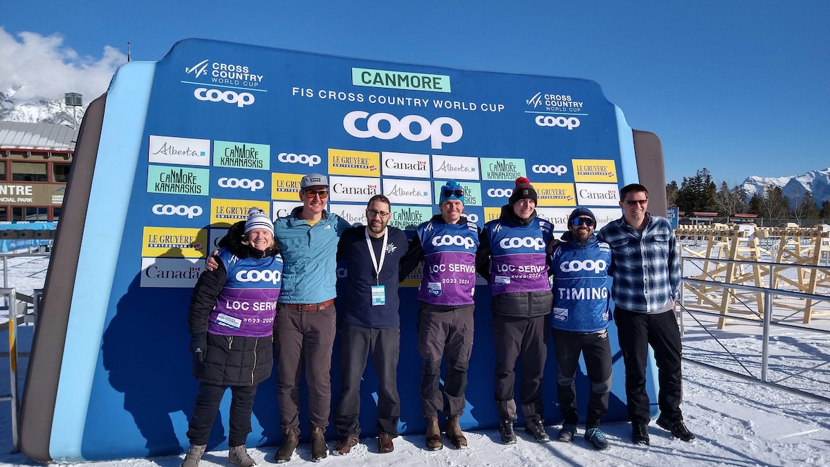 L'équipe de Zone4, à Canmore, lors de l'épreuve de Coupe du monde de ski de fond. 