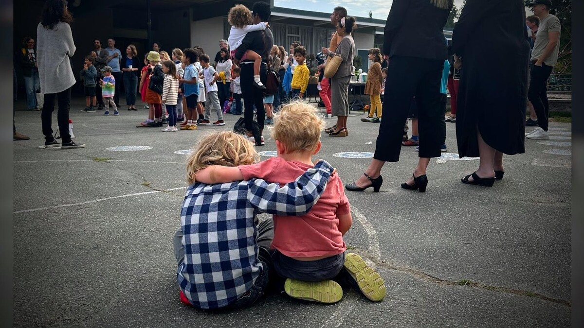 Des élèves lors de la rentrée à l'annexe Queen Elizabeth, à Vancouver, le 6 septembre 2023.