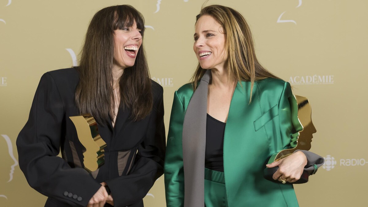 Marie-Andrée Labbé et Suzanne Clément en salle de presse avec leurs prix.