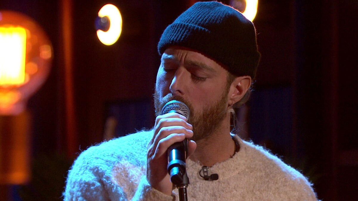 Jonathan Roy chante Singing To Sad Songs