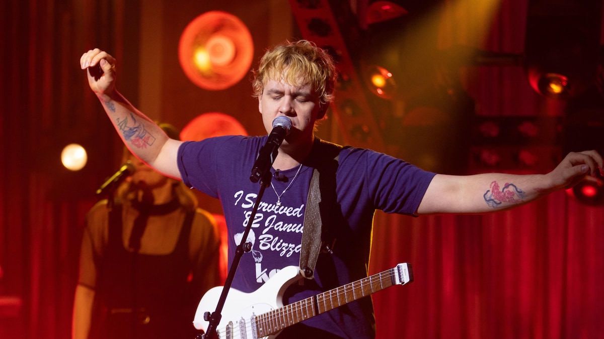 Les louanges interprète la chanson Correct