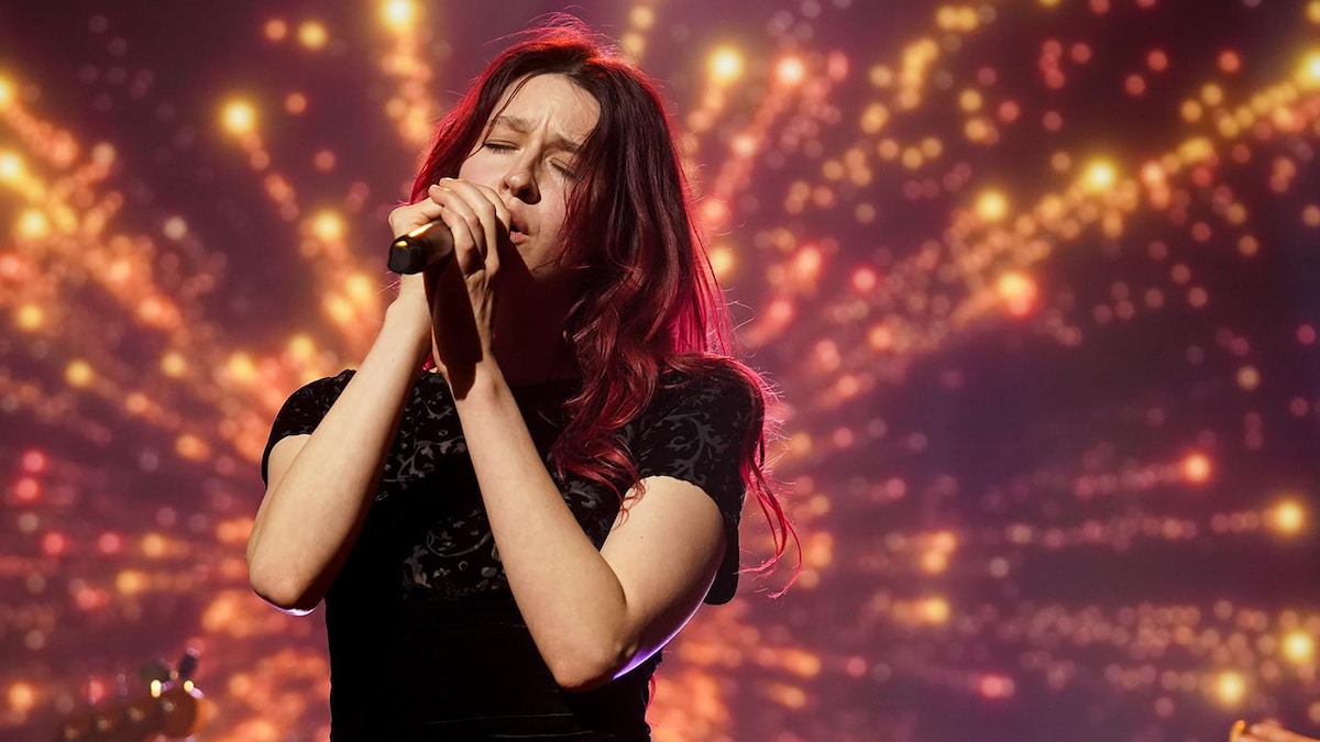 Lou-Adriane Cassidy chante Dis-moi dis-moi dis-moi