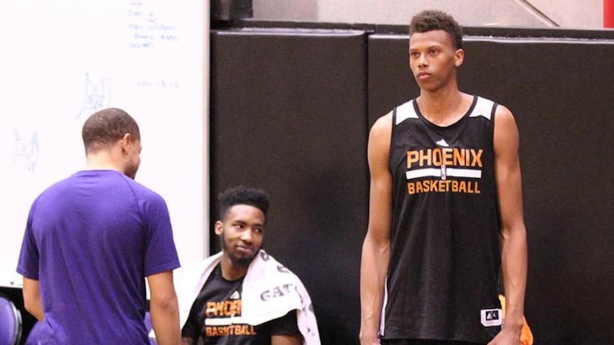 Les Suns de Phoenix ont fait signer un contrat à l’ailier français Tidjan Keïta, qui a joué au niveau collégial pour l’Académie de basketball du Cégep de Thetford.