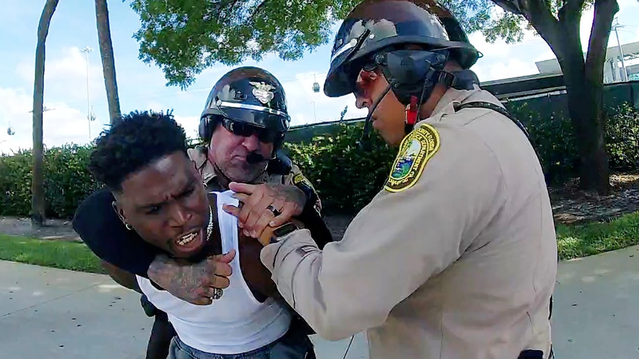 L’arrestation musclée de Tyreek Hill suscite une polémique