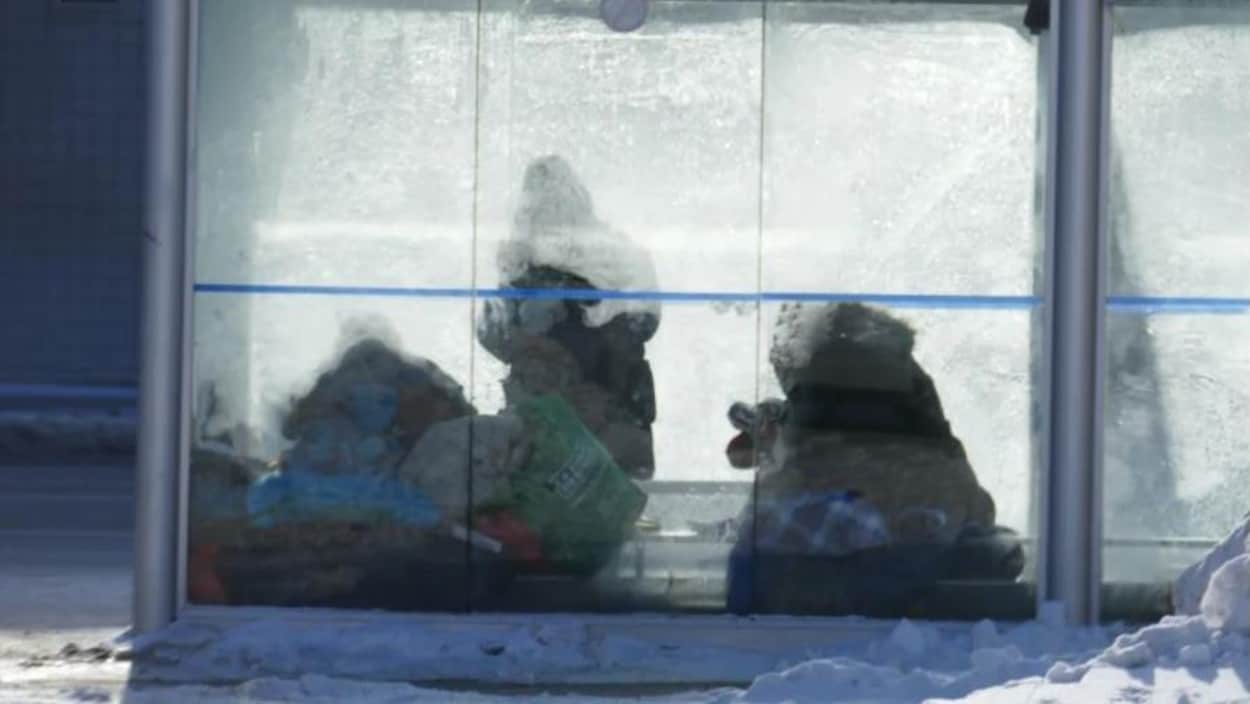 Grand froid : les centres d’accueil d’urgence de Toronto peinent à répondre à la demande