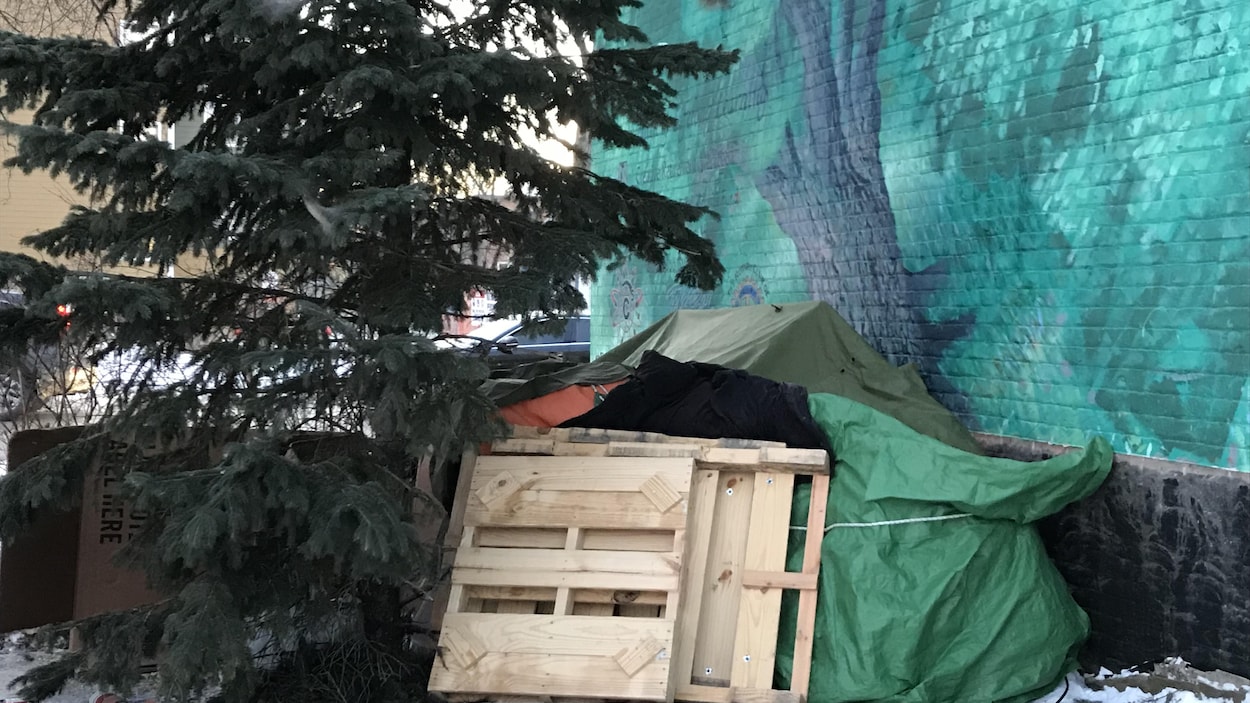 Un campement de sans-abri à Winnipeg. Un campement de sans-abri à Winnipeg.