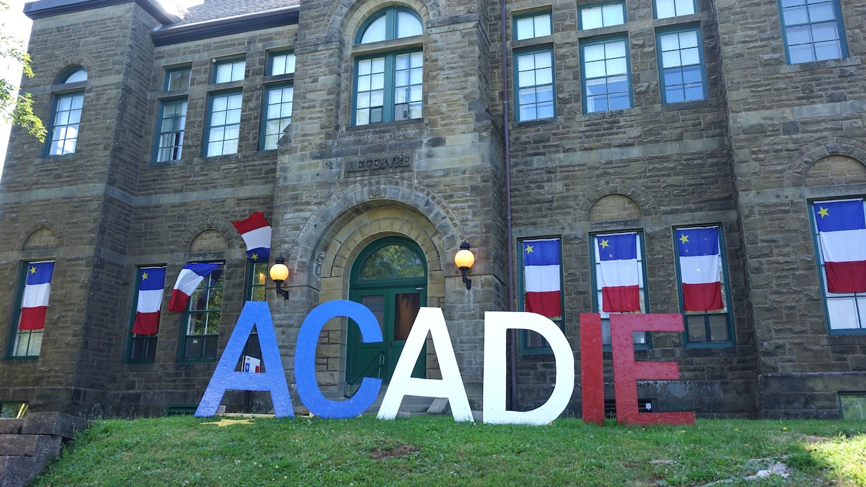 Le lieu historique national du Monument-Lefebvre décoré pour le Congrès mondial acadien, le 22 août 2019 à Memramcook, au Nouveau-Brunswick.