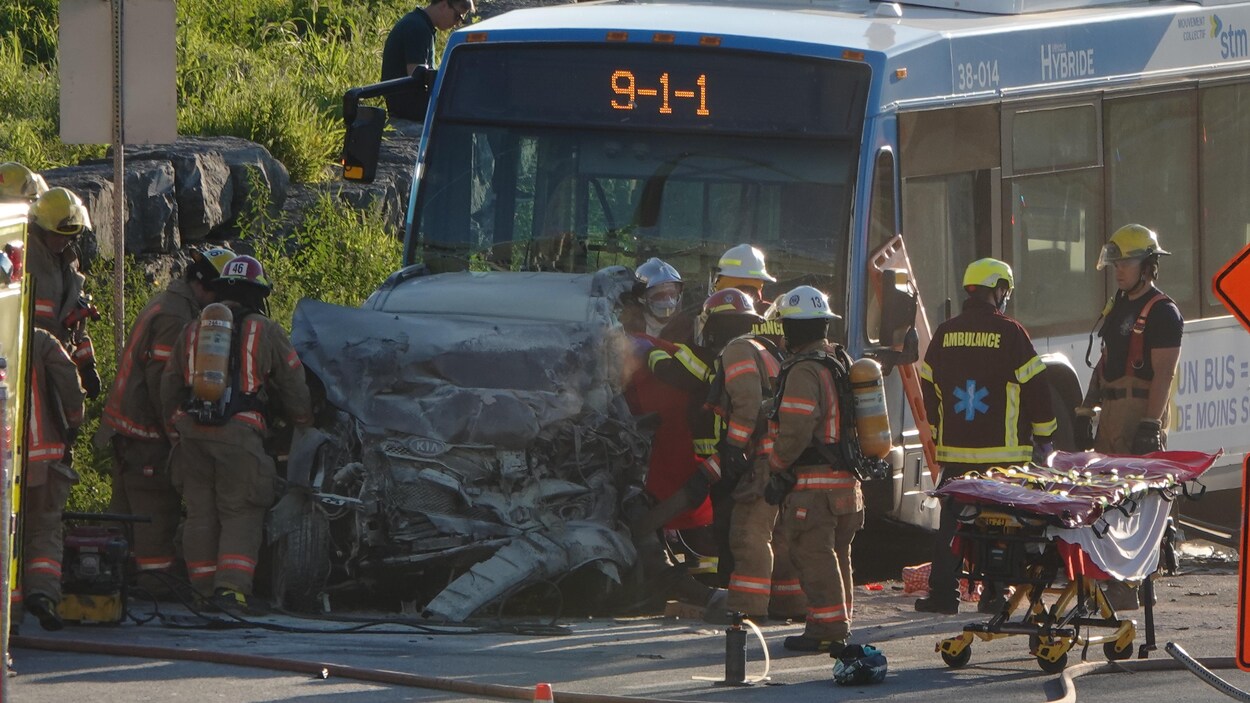 Accident entre un autobus de la STM et un véhicule.
