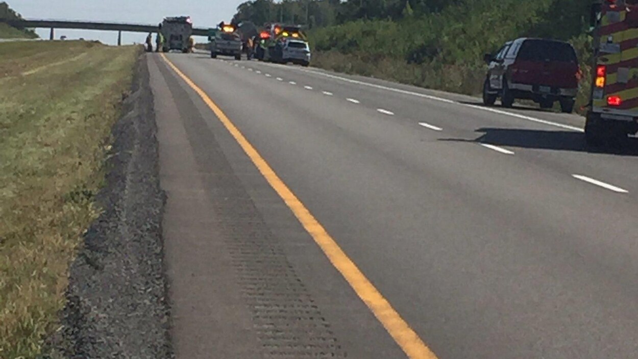 Un accident force la fermeture de l'autoroute 10 en direction de Sherbrooke près de Bromont. Un accident force la fermeture de l'autoroute 10 en direction de Sherbrooke près de Bromont.