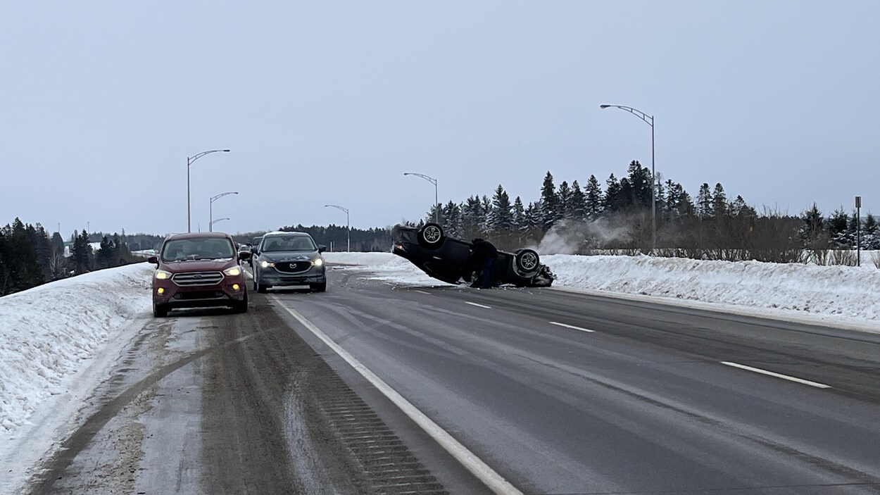Un capotage ralentit la circulation sur l’autoroute 70
