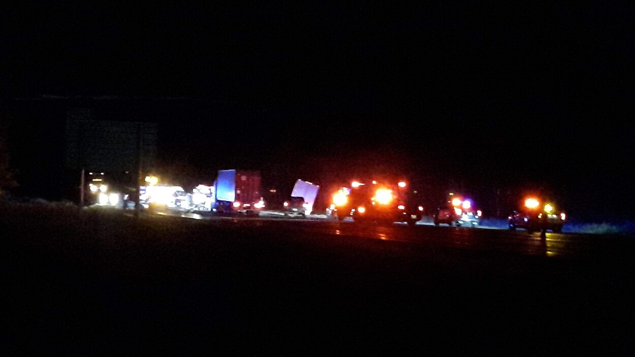 Un accident de la route, la nuit.